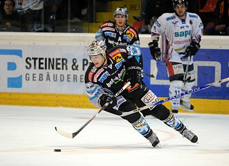 Fabian Ecker Liwest Black Wings Linz vs. SAPA Fehervar AV19