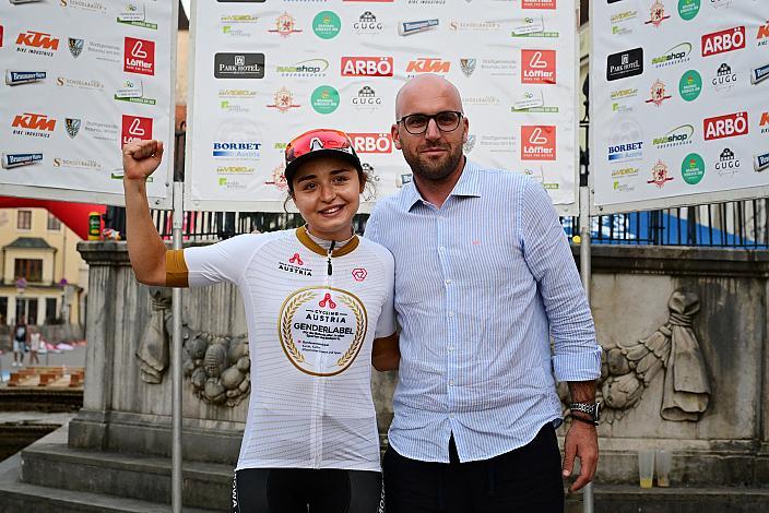 Elisa Winter (AUT, Union Raiffeisen Radteam Tirol), Florian König (ÖRV Generalsekretär), Damen Elite, U23, Cycling League Austria Radliga, Kriterium Braunau am Inn, OÖ