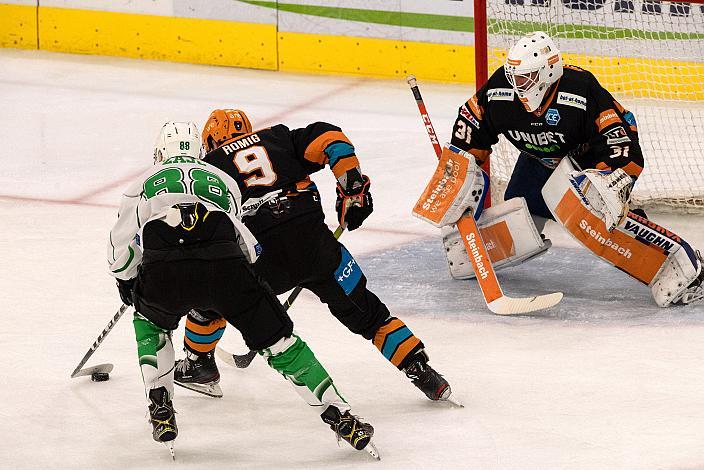 Emilio Romig (Steinbach Black Wings Linz), Miha Zajc (HK SZ Olimpija), Tormann Jared Coreau (Steinbach Black Wings Linz) Steinbach Black Wings Linz vs HK SZ OLIMPIJA, bet-at-home ICE Hockey League