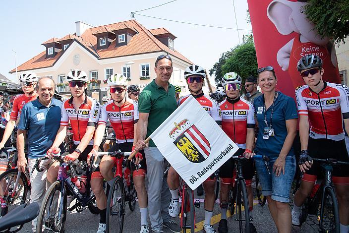 Mag. Erwin Stürzlinger (Bgm. Bad Wimsbach) Team Oberösterrreich, Start in Bad Wimsbach, Bad Wimsbach - Strass im Attergau, Int. "Keine Sorgen" Junioren Rundfahrt UCI Kat. 2.1 MJ