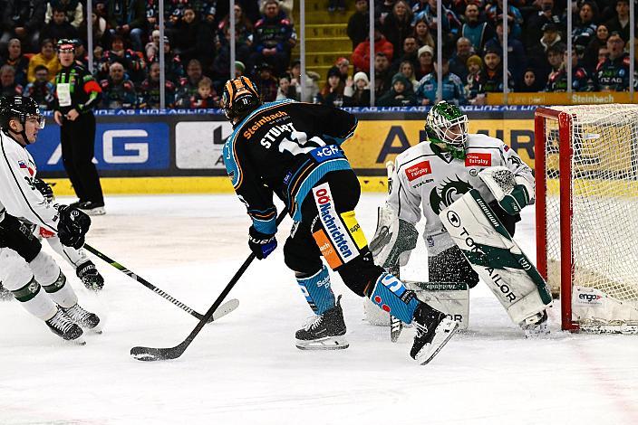 Brodi Stuart (Steinbach Black Wings Linz) trifft zum 7 zu 1,  Win2Day ICE Hockey League,  Steinbach Black Wings Linz vs Olimpija Ljubljana,  Linz AG Eisarena 