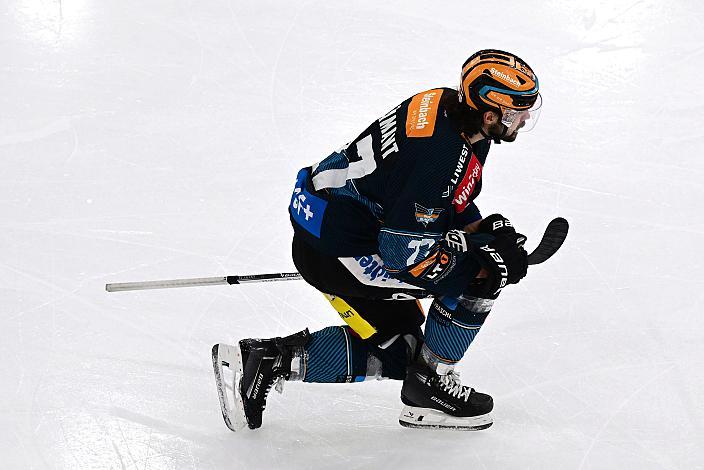 Shawn St.Amant (Steinbach Black Wings Linz) feiert das Tor zum 1 zu 0, Steinbach Black Wings Linz vs Migross Supermercati Asiago Hockey 1935, Linz AG Eisarena 