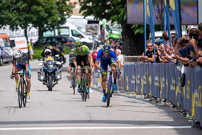 Zielsprint in Oberneukirchen Riccardo Zoidl (AUT, Team Felbermayr Simplon Wels), Jonas Rapp (GER, Hrinkow Advarics Cycleang), Etappensieger Michal Schlegel (CZE, Team Elkov Kasper) 2. Etappe Eferding - Oberneukirchen, Int. Raiffeisen Oberösterreich Rundfahrt UCI Kat. 2.2