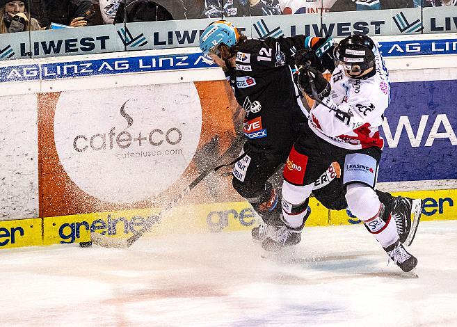 Im Bild: Alexander Cijan (EHC Liwest Black Wings Linz), Antonin Boruta (HC Orli Znojmo), Eishockey,  EHC Liwest Black Wings Linz vs HC Orli Znojmo