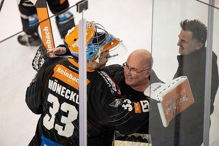 Scout Rick Nasheim (Steinbach Black Wings Linz) wird zu seinem 60iger gefeiert Steinbach Black Wings Linz vs Bemer Pioneers Vorarlberg, 40. Runde ICE Hockey League, Steinbach Black Wings Linz, Linz AG Eisarena