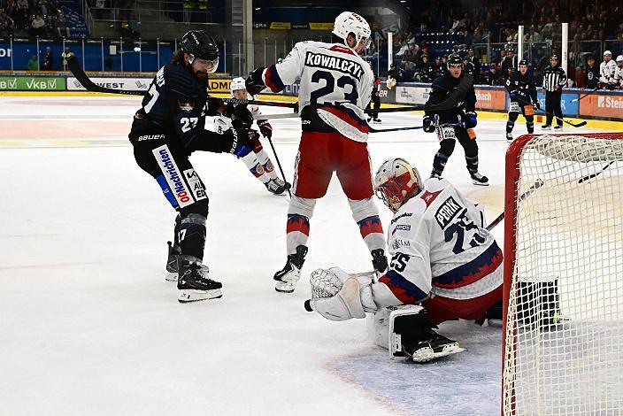 Tormann Roman Petrik (HKM Zvolen), Shawn St.Amant (Steinbach Black Wings Linz), Emilio Romig (Steinbach Black Wings Linz), Steinbach Black Wings Linz - HKM Zvolen (SVK), Linz AG Eisarena