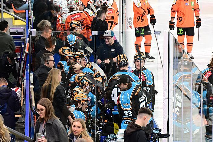  Das Team der Steinbach Black Wings Linz Win2Day ICE Hockey League,  Steinbach Black Wings Linz vs Moser Medical Graz 99ers,  Linz AG Eisarena 