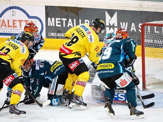 Michael Ouzas, Linz klaert vor Mike Ouellette, Vienna, EHC Liwest Black Wings Linz vs UPC Vienna Capitals