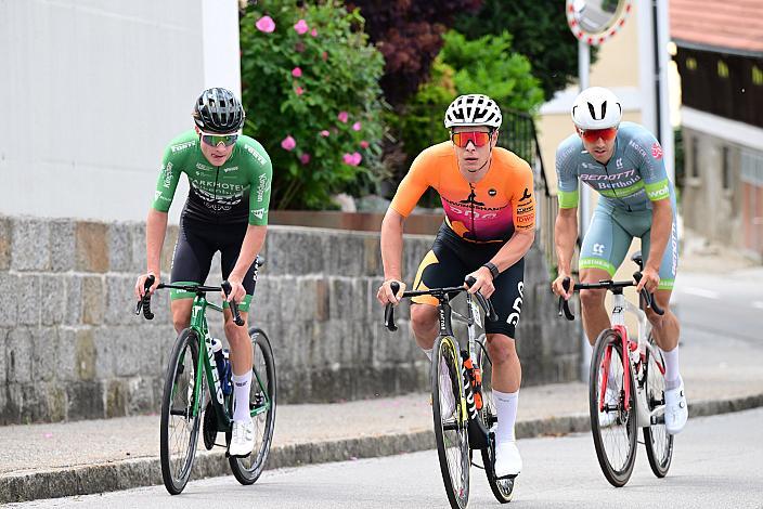 Die Ausreisser mit Josef Dirnbauer (AUT, Cycling Team Schwingshandl), Tobias Nolde (GER, Benotti Berthold), Otto van Zanden (NED, Parkhotel Valkenburg), Yoshiki Terada (JPN, Bahrain Victorious Development Team), 2. Etappe Eferding - Ried im Innkreis, 15. Int. Raiffeisen OÖ-Radrundfahrt UCI Kat. 2.2