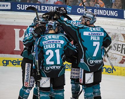 Philipp Lukas (EHC Liwest Black Wings Linz) feiert,  EHC Liwest Black Wings Linz vs HC Orli Znojmo