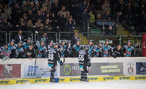 Linz feiert  EHC Liwest Black Wings Linz vs KHL Medvescak Zagreb
