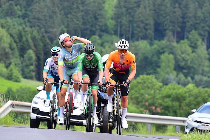Die Ausreisser mit Josef Dirnbauer (AUT, Cycling Team Schwingshandl), Tobias Nolde (GER, Benotti Berthold), Otto van Zanden (NED, Parkhotel Valkenburg), Yoshiki Terada (JPN, Bahrain Victorious Development Team), 2. Etappe Eferding - Ried im Innkreis, 15. Int. Raiffeisen OÖ-Radrundfahrt UCI Kat. 2.2