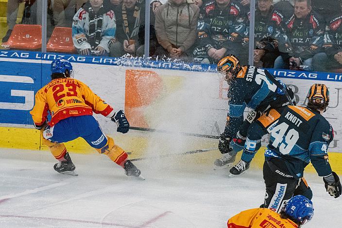 Stefano Marchetti (Migross Supermercati Asiago Hockey 1935), Martin Stajnoch (Steinbach Black Wings) Steinbach Black Wings Linz vs Migross Supermercati Asiago Hockey 1935, Linz AG Eisarena 