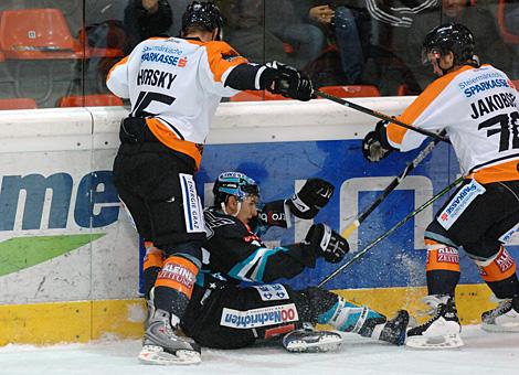 #74 Daniel Oberkofler, EHC Liwest Black Wings Linz am Boden.