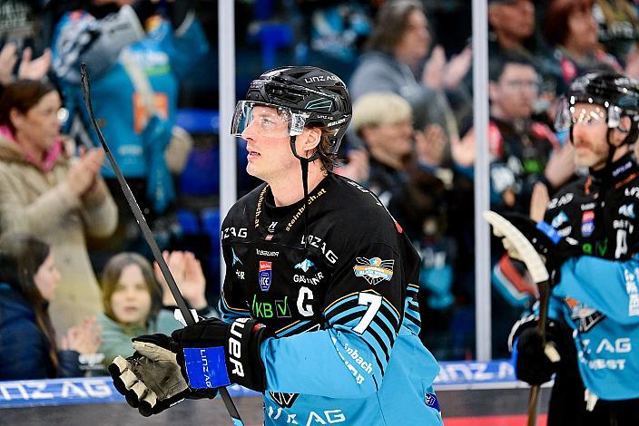 Brian Lebler (Steinbach Black Wings Linz) Saisonende in Linz, Spiel 2 Pre-Playoffs,  ICE, Steinbach Black Wings Linz vs EC iDM Wärmepumpen VSV, Linz AG Eisarena 