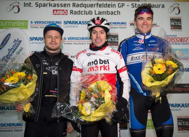 im Bild v.l. 2. Platz Daniel Federspiel (AUT, Tirol Cycling Team), 1. Platz Gregor Raggl (AUT, Möbel Märki MTB Pro Team), 3.Platz Felix Ritzinger (AUT, Sportunion Bikestore.cc Team) Cross Rennen Herrn Elite, Lambach/Stadl-Paura 
im Bild v.l. 2. 