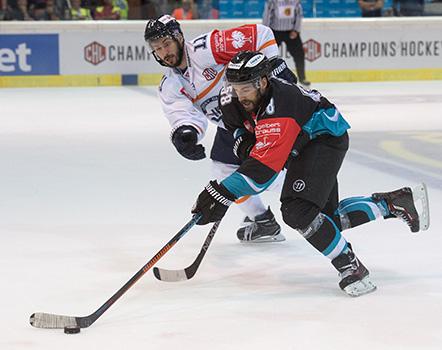 Sebastien Piche (EHC Liwest Black Wings Linz) und forward Tibor Varga of HC Kosice, EHC Liwest Black Wings Linz vs HC Kosice
