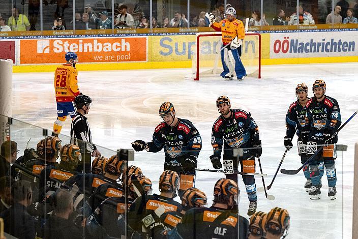 Graham Knott (Steinbach Black Wings Linz) feiert das Tor zum 1 zu 0 Steinbach Black Wings Linz vs Migross Supermercati Asiago Hockey 1935, Linz AG Eisarena, pre season 