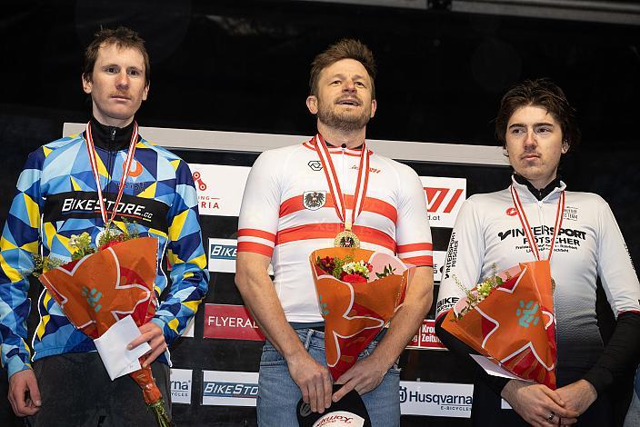 Das Siegerpodest v.l. 2. Platz Philipp Heigl (AUT, Team Bikestore). Sieger Daniel Federspiel (AUT, Team Felbermayr Simplon Wels), 3. Platz Jakob Reiter (AUT, Mühlviertler Biketeam), Rad Cyclo Cross, ÖSTM/ÖM Querfeldein  Langenzersdorf, Seeschlacht