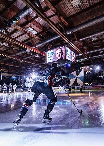 Im Bild: Intro Justin Florek (EHC Liwest Black Wings Linz) Eishockey,  EHC Liwest Black Wings Linz vs HC Orli Znojmo