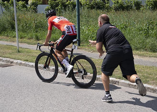 Christoph Resl schiebt Jodok Salzmann (AUT, Maloja Pushbikers) an,  ÖSTM Strasse Mattersburg, Österreichische Staatsmeisterschaft U23, Elite Damen und Herren