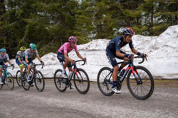 Emanuel Buchmann (GER, Bora - Hansgrohe), Egan Bernal (COL, Ineos Grenadiers) im Rosa  Trikot des Gesamtführenden, angeführt von Daniel Felipe Martinez (COL, Ineos Grenadiers) Stage 14 Cittadella - Monte Zoncolan (205km), 104. Giro d Italia, UCI Worl Tour