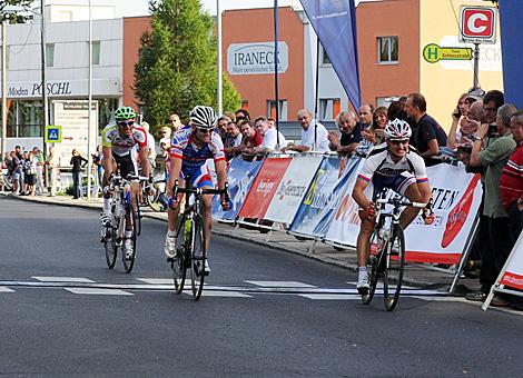Das Sprintfinale in Traun es siegt der Tscheche 1. 72 BENCIK Petr CZE PSK PSK Whirlpool - Author 3:07:53
2. 142 HOFFMANN Erik NAM1 REG Team Bayern / Baier Landshut 3:07:53 + 0:00
3. 24 HOLLENSTEIN Reto SUI19850822 VBG Team Vorarlberg 3:07:53 + 0:00