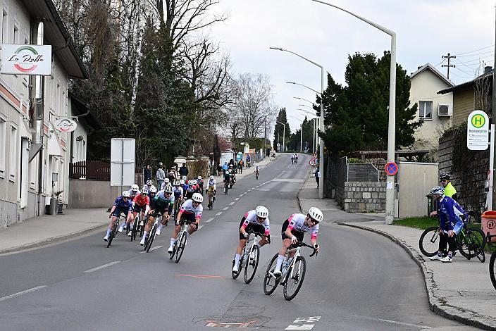 Peloton der Damen 65. Rad Saison Eroeffnungsrennen Leonding