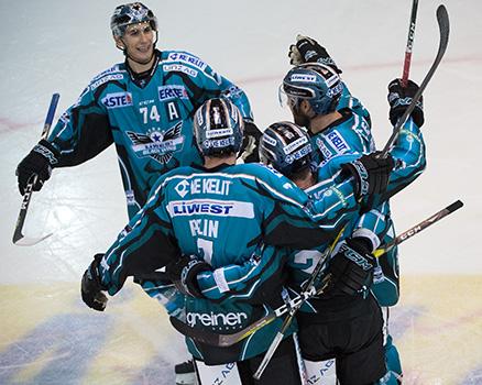Daniel Oberkofler (EHC Liwest Black Wings Linz) feiert EHC Liwest Black Wings Linz vs EC KAC