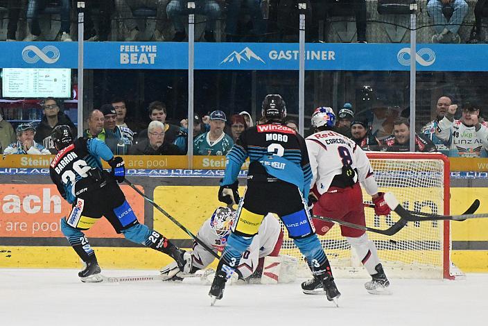 Travis Barron (Steinbach Black Wings Linz) trifft in Overtime zum Sieg für Linz, 8. Runde ICE, Steinbach Black Wings Linz vs EC Red Bull Salzburg, Linz AG Eisarena 
