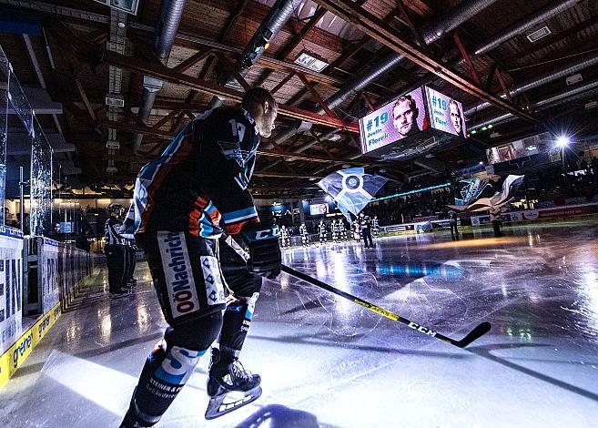 Im Bild: Intro Justin Florek (EHC Liwest Black Wings Linz) Eishockey,  EHC Liwest Black Wings Linz vs HC Orli Znojmo