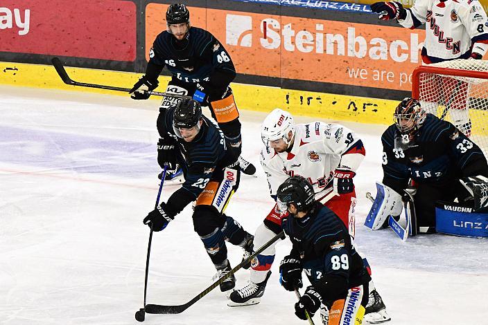 Patrick Söllinger (Steinbach Black Wings Linz), Brendan Troock (HKM Zvolen), Steinbach Black Wings Linz - HKM Zvolen (SVK), Linz AG Eisarena 