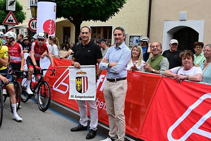 Bürgermeister Mag. Erwin Stürzlinger (Bgm. Bad Wimsbach - Neydharting), Paul Resch (Ex Präsident LRV Oberösterreich), 3. Etappe,  51. Int. Oberösterreich Junioren Rundfahrt, Bad Wimsbach - Strass im Attergau