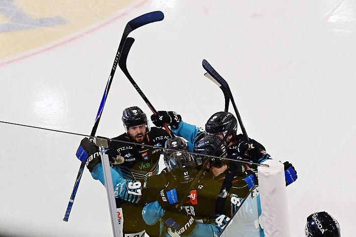 Die Steinbach Black Wings Linz feiern das Tor zum 1 zu 0 durch Luka Maver (Steinbach Black Wings Linz), ), Spiel 2 Pre-Playoffs,  ICE, Steinbach Black Wings Linz vs EC iDM Wärmepumpen VSV, Linz AG Eisarena 