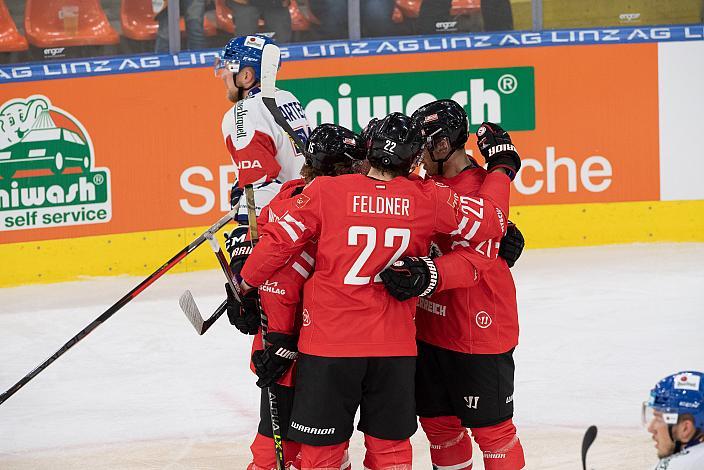 Team Aut feiert das Tor zum 1 zu 1 durch Verteidiger Erik Kirchschläger (AUT), Stürmer Nico Feldner (AUT), Stürmer Lukas Haudum (AUT)  Österreich vs Tschechische Republik, Eishockey Nationalteam, Testspiel Linz, Oberösterreich