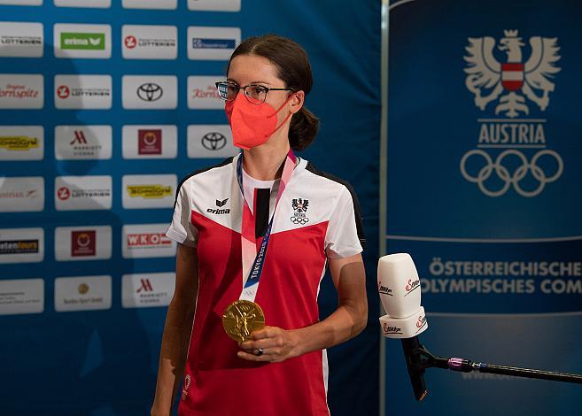Olympiasiegerin Anna Kiesenhofer (AUT) kommt in am Flughafen Wien Schwechat an.