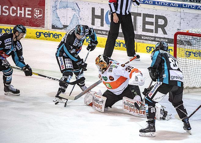 Michael Davies (EHC Liwest Black Wings Linz), Tormann Robin Rahm (Moser Medical Graz 99ers) EHC Liwest Black Wings Linz - Graz 99ers, Play Offs, Viertelfinale
