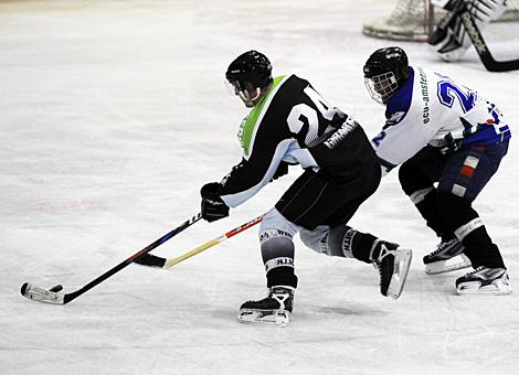 Thomas Nagele, Traunsee Sharks und #22 Johannes Rosenthaler, Amstetten, ECU Amstettner Woelfe vs. Traunsee Sharks Gmunden