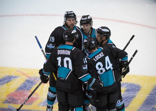 Linz feiert  EHC Liwest Black Wings Linz  vs Straubing Tigers