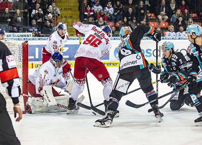 Im Bild: Rick Schofield (EHC Liwest Black Wings Linz), Brian Lebler (EHC Liwest Black Wings Linz) im Angriff auf Tormann Jean Philippe Lamoureux (Red Bull Salzburg),  Eishockey,  EHC Liwest Black Wings Linz vs Red Bull Salzburg