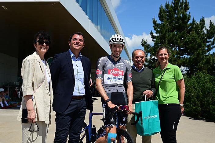Michael Gogl (AUT, Alpecin-Deceuninck) Paul Resch (Präsident LRV Oberösterreich), Helga Mitmasser (Tour - Direktorin)  2. Etappe Eferding - Ried im Innkreis, 15. Int. Raiffeisen OÖ-Radrundfahrt UCI Kat. 2.2