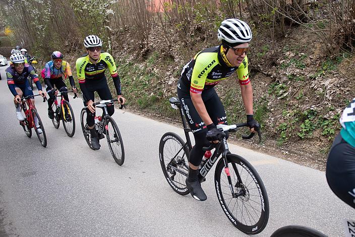 Alexander Konychev (ITA, Team Vorarlberg), Nikolas Riegler (AUT, Team Vorarlberg)   63. Saison Eroeffnung Leonding Herren, Road Cyling League Austria