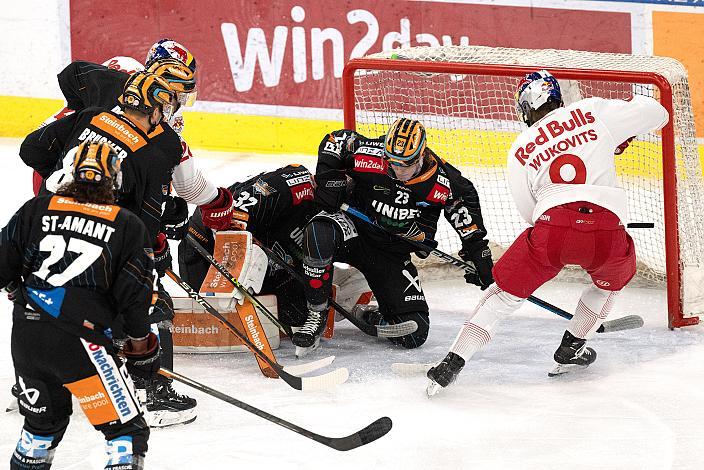 Patrick Söllinger (Steinbach Black Wings Linz), Tormann Rasmus Tirronen (Steinbach Black Wings Linz) Tormann Rasmus Tirronen (Steinbach Black Wings Linz), Steinbach Black Wings Linz vs EC Red Bull Salzburg, 17. Runde ICE Hockey League, Steinbach Black Wings Linz, Linz AG Eisarena 