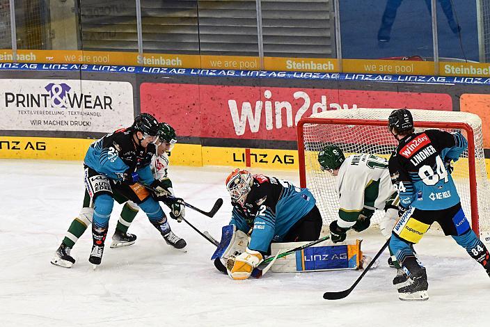 Patrick Söllinger (Steinbach Black Wings Linz), Tormann Rasmus Tirronen (Steinbach Black Wings Linz) 45. Runde ICE, Steinbach Black Wings Linz vs FTC-Telekom, Linz AG Eisarena 
