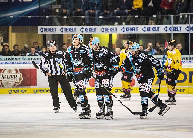 Im Bild: Rick Schofield (EHC Liwest Black Wings Linz) verletzt,  Eishockey,  EHC Liwest Black Wings Linz vs Vienna Capitals