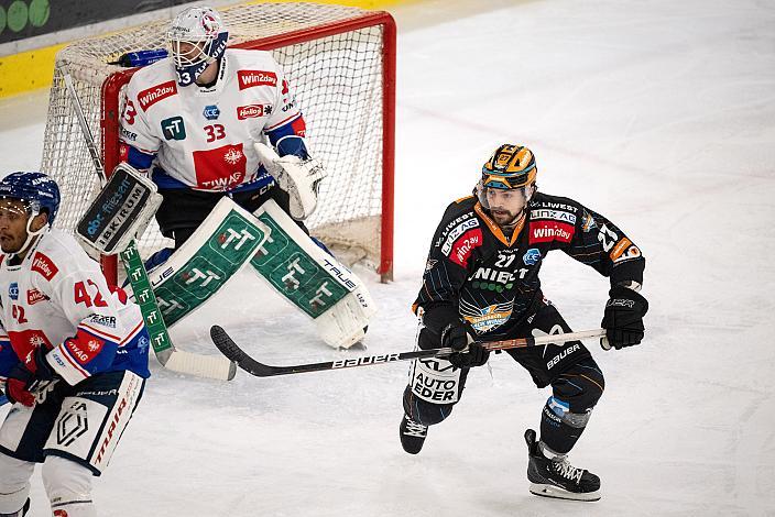 Tormann Thomas McCollum (HC Tiwag Innsbruck - Die Haie) , Shawn St.Amant (Steinbach Black Wings Linz) Steinbach Black Wings Linz vs HC TIWAG Innsbruck - Die Haie. Runde 35, ICE Hockey League, Steinbach Black Wings Linz, Linz AG Eisarena 