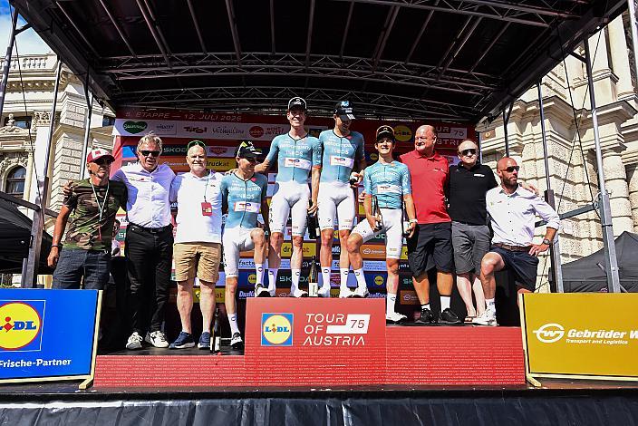 Die Organisatoren und Bestes Team Team Netcompany INEOS, GBR, 5. Etappe von Langenlois nach Wien, 109km, Tour of Austria
