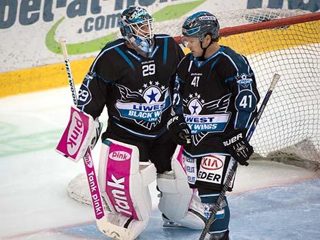 Michael Ouzas und Curtis Murphy, Linz EHC Liwest Black Wings Linz vs Nuernberg Ice Tigers Testspiel