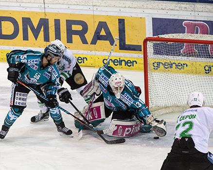 Tormann Florian Janny (EHC Liwest Black Wings Linz) und Kristjan Cepon (HDD Olimpija Ljubljana) EHC Liwest Black Wings Linz vs HDD Olimpija Ljubljana