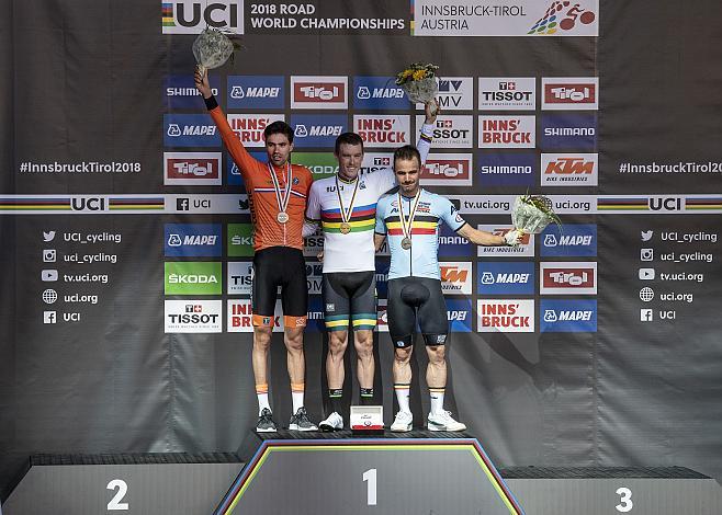 v.l. Tom Dumoulin (NED, 2. Platz, Silbermedaille) Rohan Dennis (AUS, 1. Platz, Goldmedaille), Victor Campenaerts (BEL, 3. Platz, Bronzemedaille) Zeitfahren Herren, Individual Time Trail